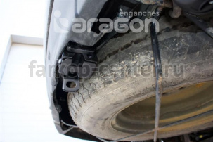 Фаркоп Aragon для PEUGEOT 4007 2007-2012. Артикул E4204BV