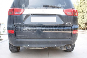 Фаркоп Aragon для PEUGEOT 4007 2007-2012. Артикул E4204BV