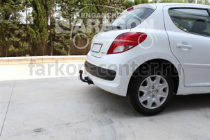 Фаркоп Aragon для PEUGEOT 207 2006-2015. Артикул E4727AA